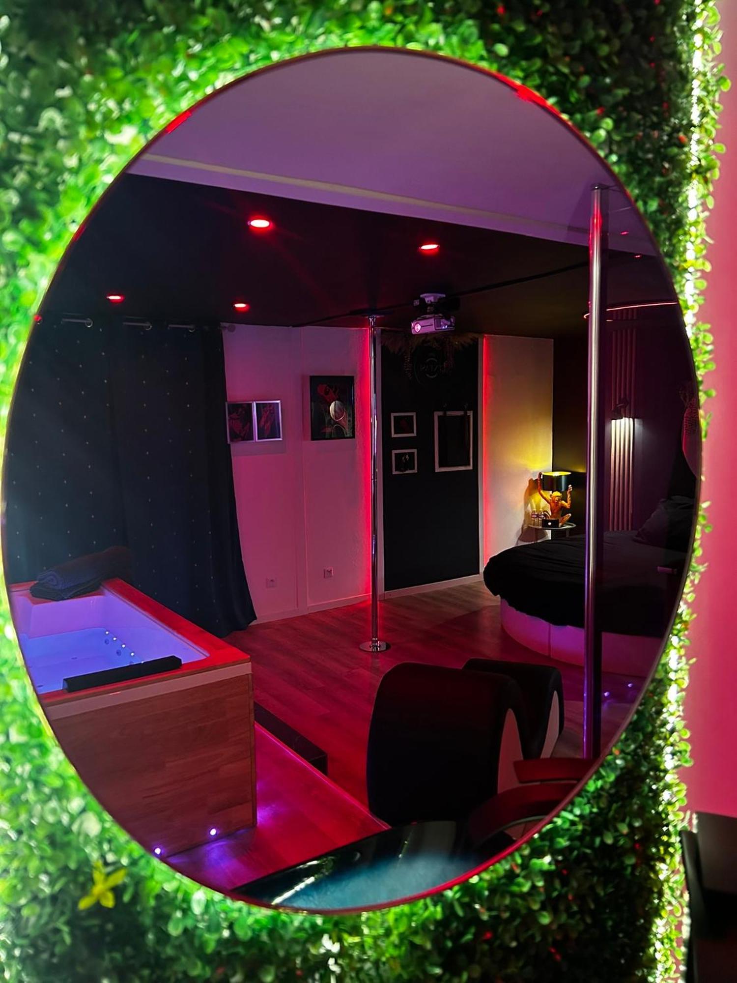 Love Room Haut De Gamme - L'Extase Avec Jacuzzi Violaines Exteriér fotografie