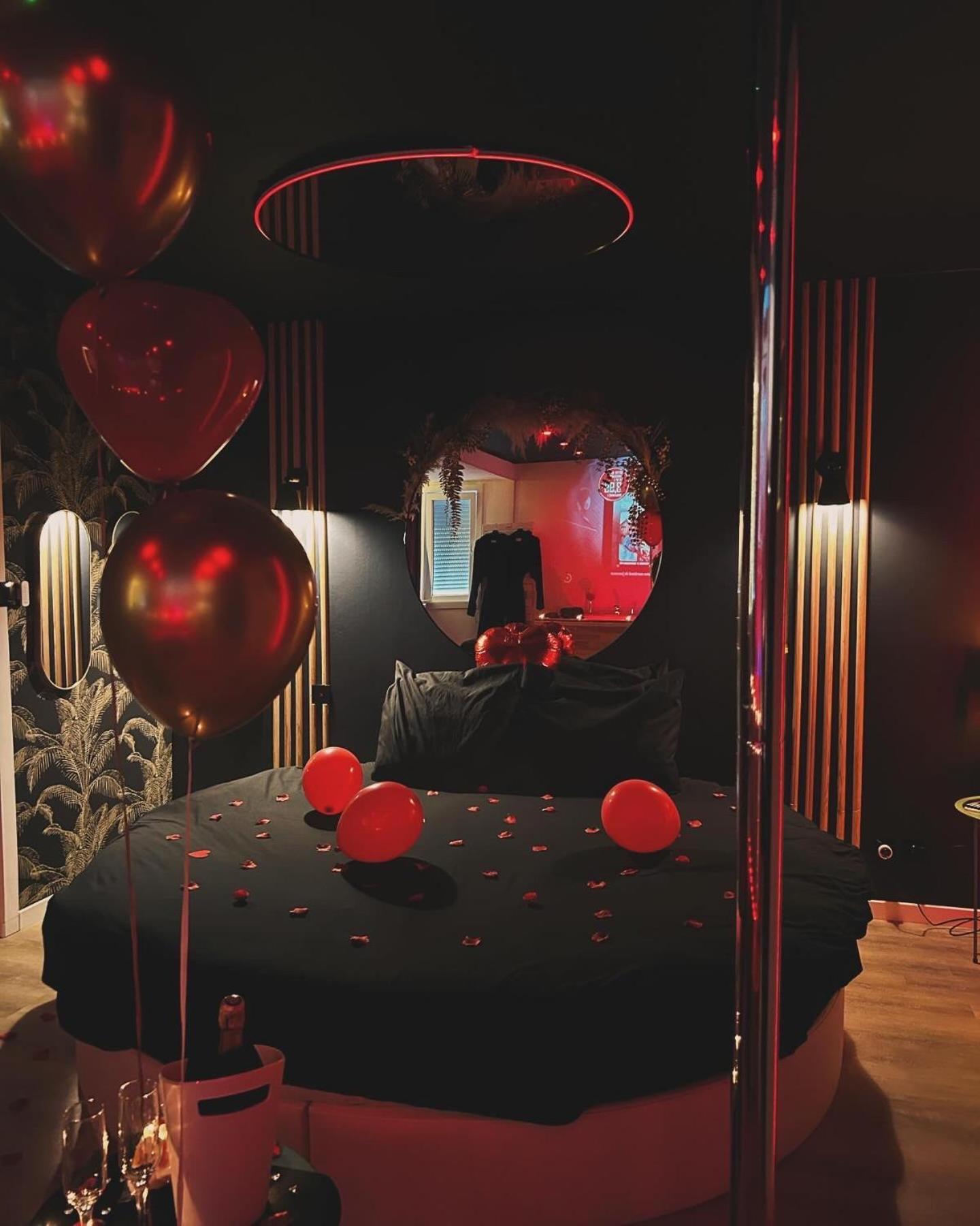Love Room Haut De Gamme - L'Extase Avec Jacuzzi Violaines Exteriér fotografie