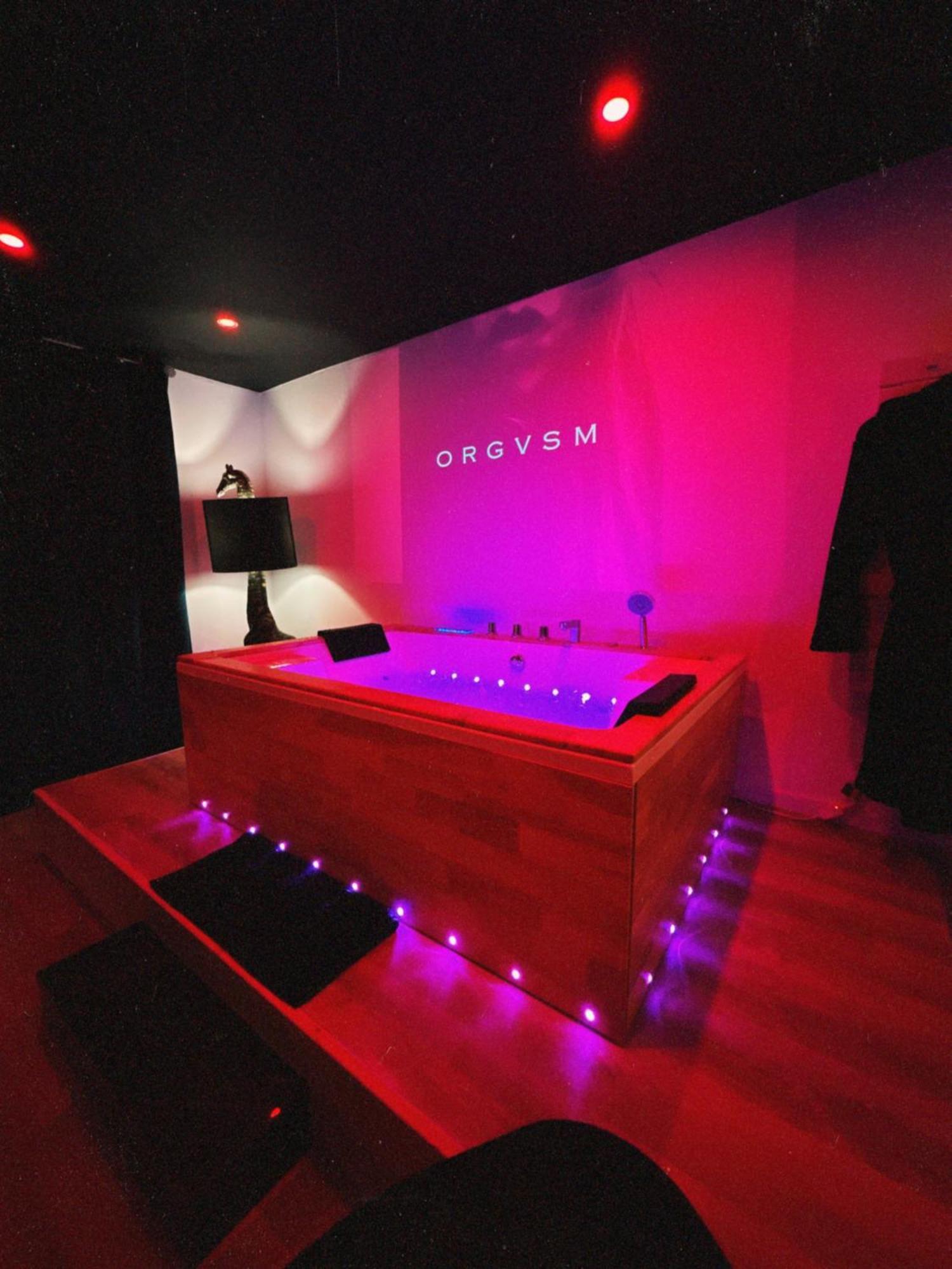 Love Room Haut De Gamme - L'Extase Avec Jacuzzi Violaines Exteriér fotografie