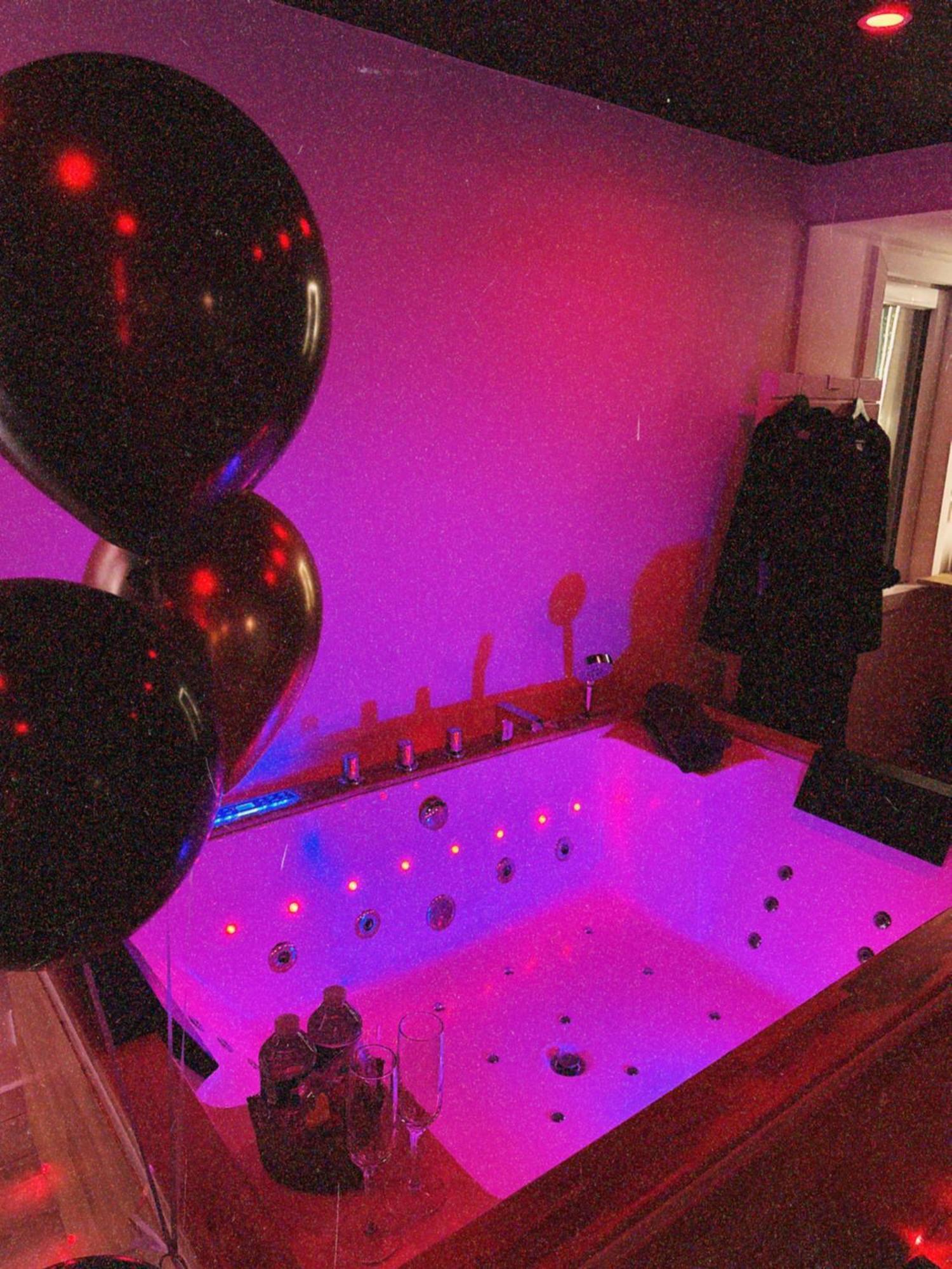 Love Room Haut De Gamme - L'Extase Avec Jacuzzi Violaines Exteriér fotografie