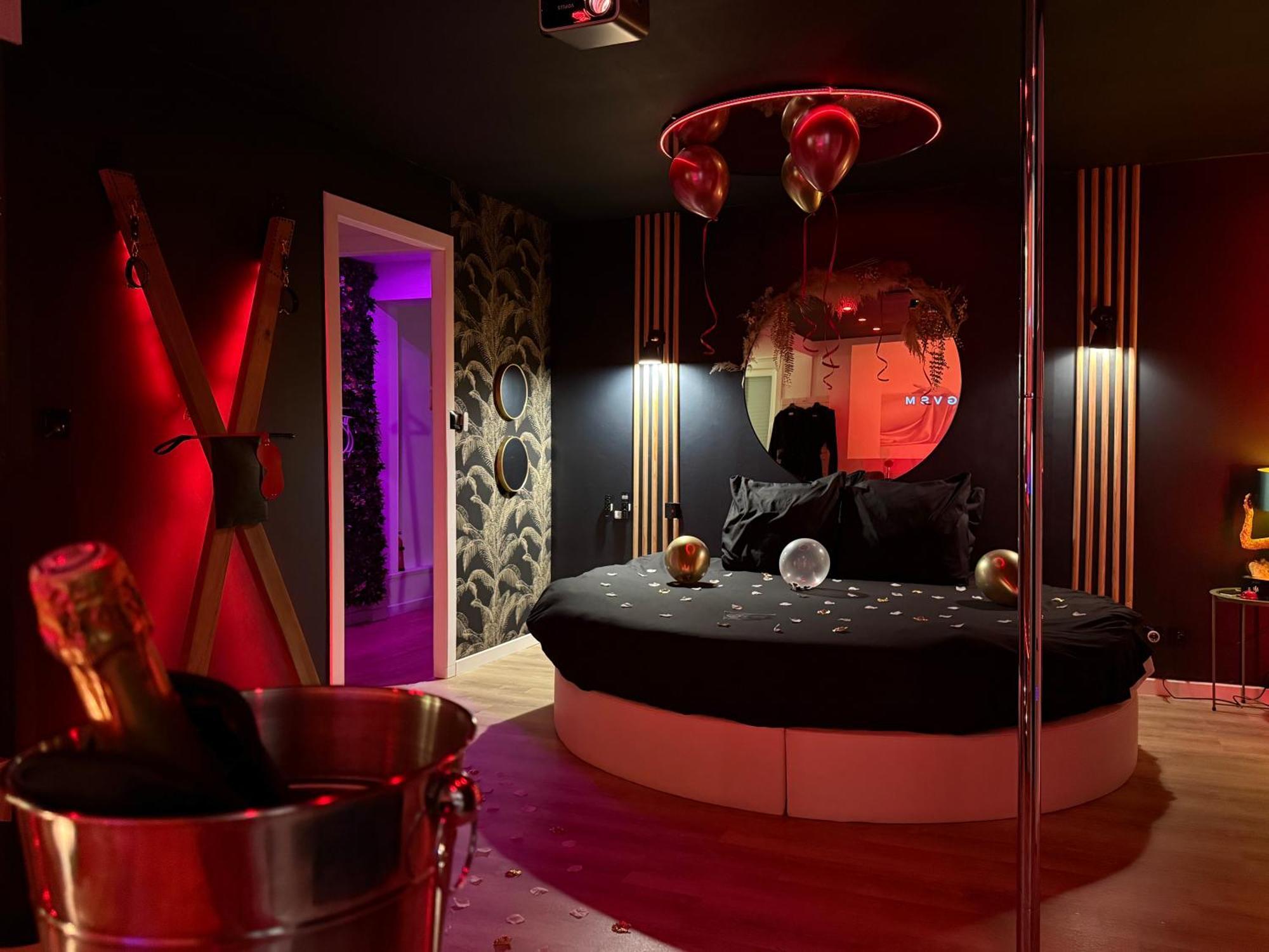 Love Room Haut De Gamme - L'Extase Avec Jacuzzi Violaines Exteriér fotografie